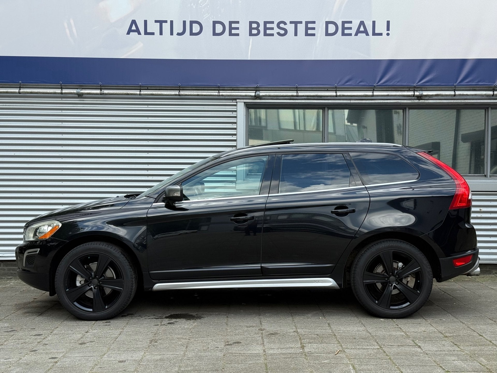 Volvo XC60 2.0 T5 R-Design l Pano l Trekhaak l Leder l Xenon, Auto's, Euro 5, Zwart, 4 cilinders, 1598 kg