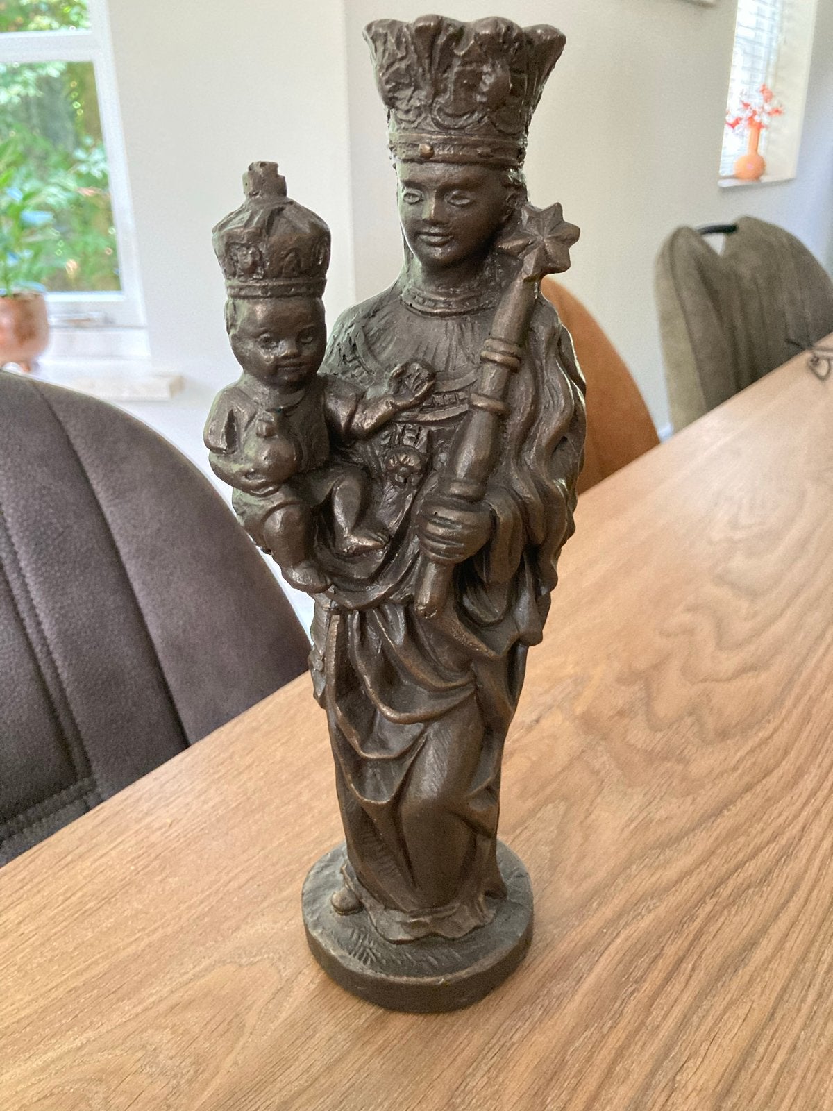 Antiek bronzen beeld Maria met kind, religieuze sculptuur, Ophalen of Verzenden, 20 - 50 cm, Beeld, Bruin