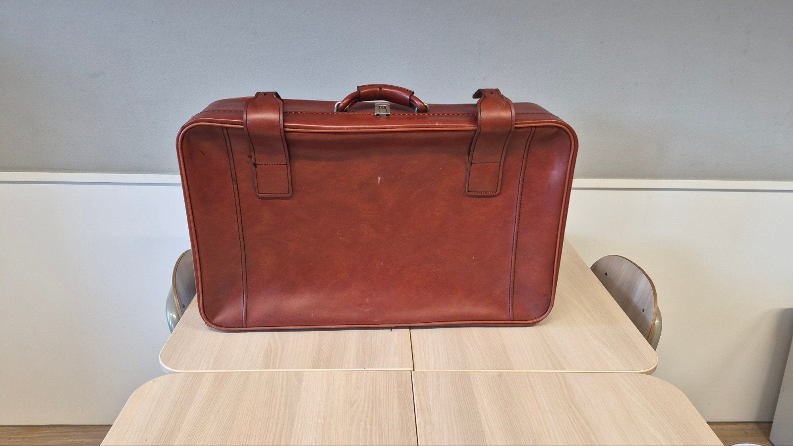 Rode Leren Koffer - Decoratief item (sleutel ontbreekt), Antiek en Kunst, Antiek | Kantoor en Zakelijk, Ophalen
