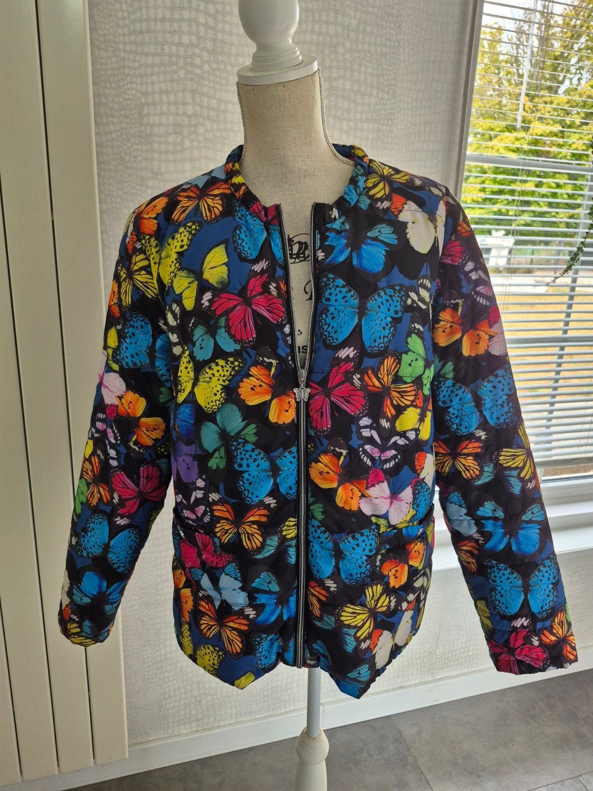 Vrolijke gevoerde tussenjas met vlinders, Kirsten, mt 46, Kleding | Dames, Jassen | Winter, Meerkleurig, Maat 46/48 (XL) of groter