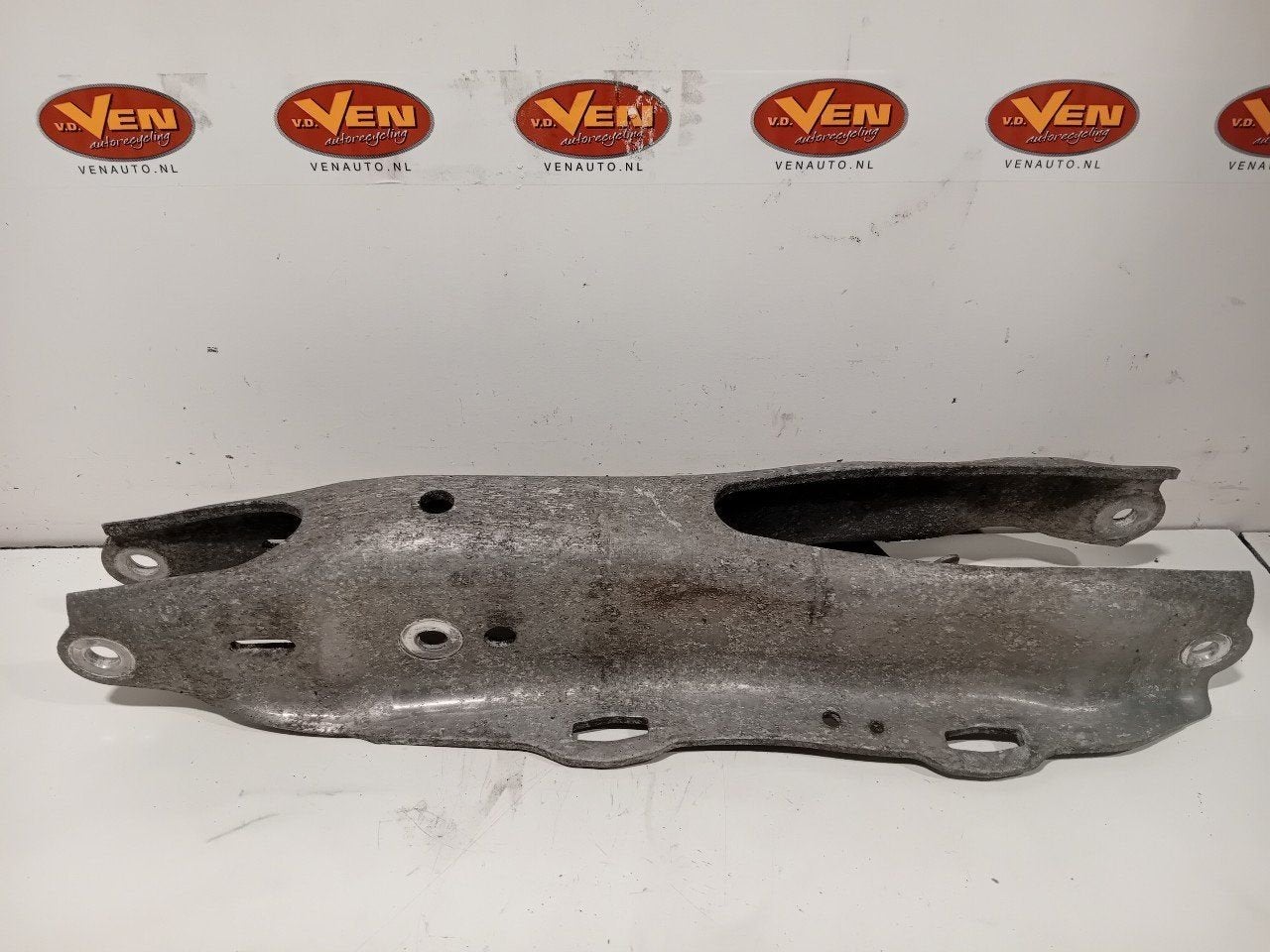 Draagarm rechts achter Mercedes-Benz S-Klasse, Onderdelen@venauto.nl, Van der Ven Autorecycling B.V., Gebruikt, Ettenseweg 76, 4706 PB Roosendaal, The Netherlands