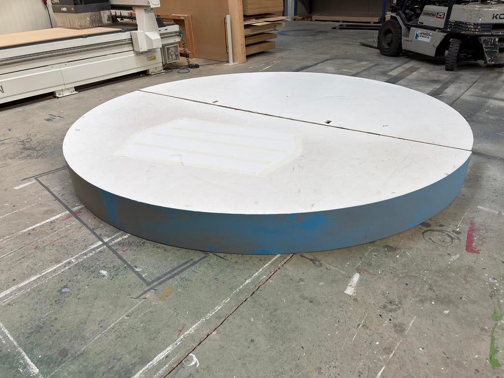 Groot rond podium 380 x 30 hoog, Ophalen, Gebruikt