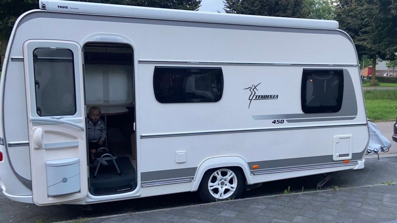 Fendt Tendenza 450 - Luxe Caravan met Luifel, Caravans en Kamperen, Frans bed, Treinzit, Particulier, Kluisje