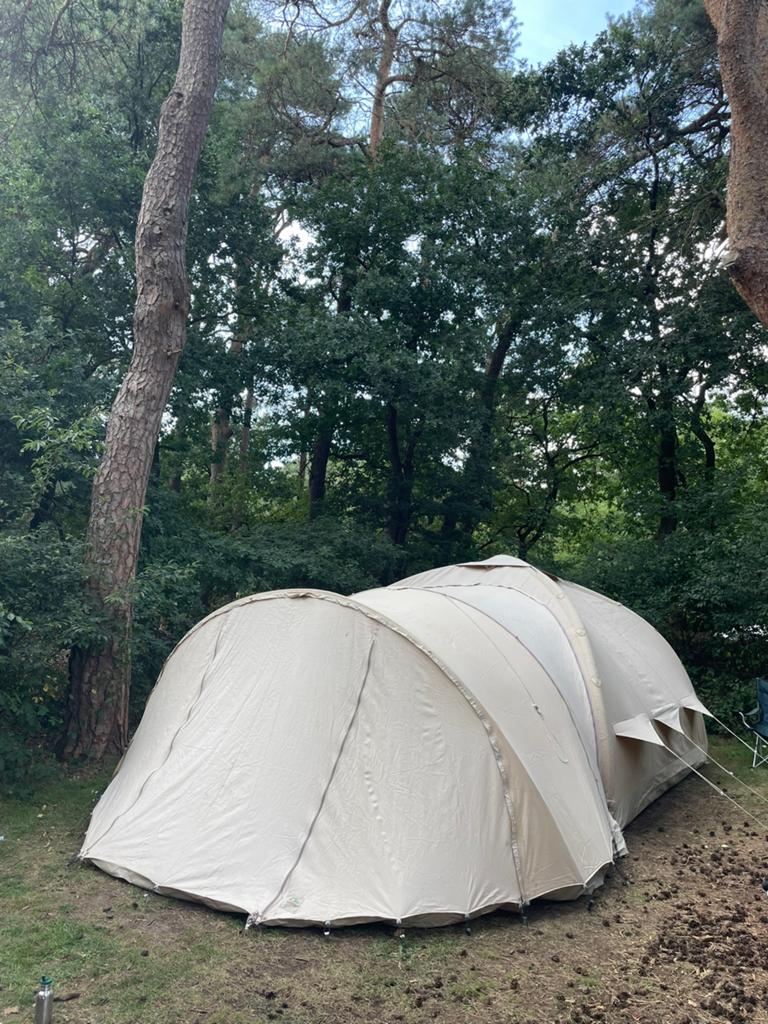Karsten 6 persoons tent met luifel beige, Caravans en Kamperen, Tenten, Ophalen, Gebruikt