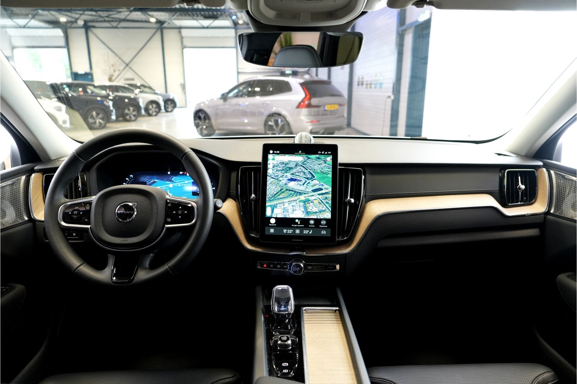Volvo XC60 2.0 T8 AWD 335kW/456pk Aut8 Recharge Ultra Dark E, Auto's, Automaat, Gebruikt, Euro 6, 4 cilinders