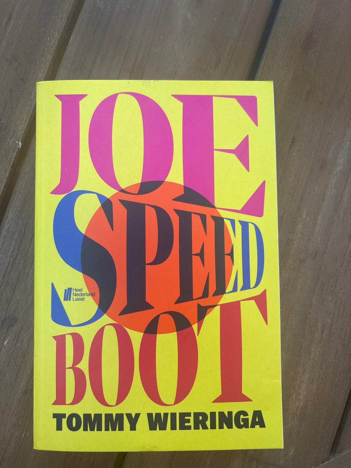 Joe Speedboot - Tommy Wieringa (Heel Nederland Leest), Ophalen of Verzenden, Zo goed als nieuw, Nederland