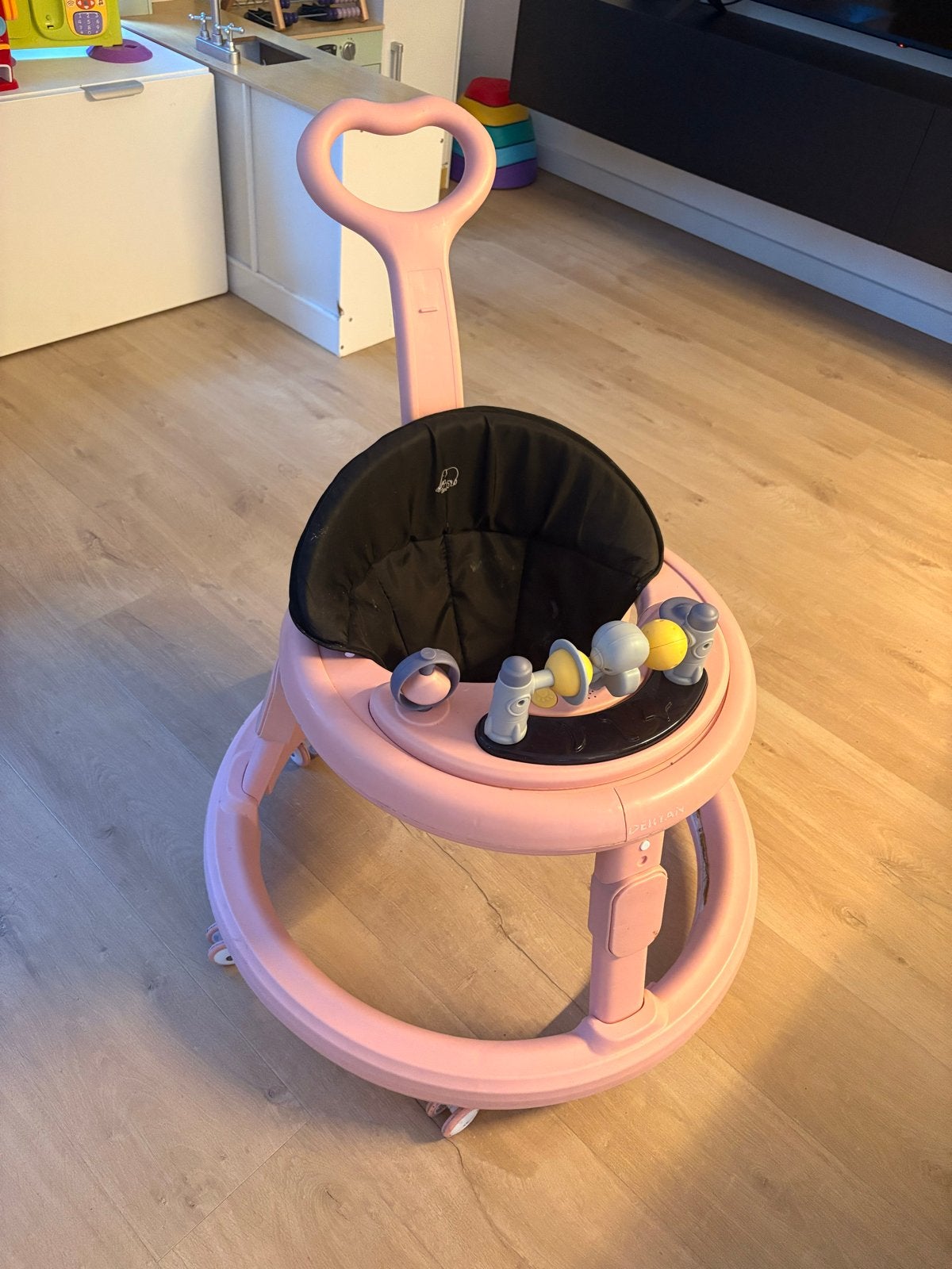 Roze Baby Walker met Speelgoed, Ophalen, Zo goed als nieuw
