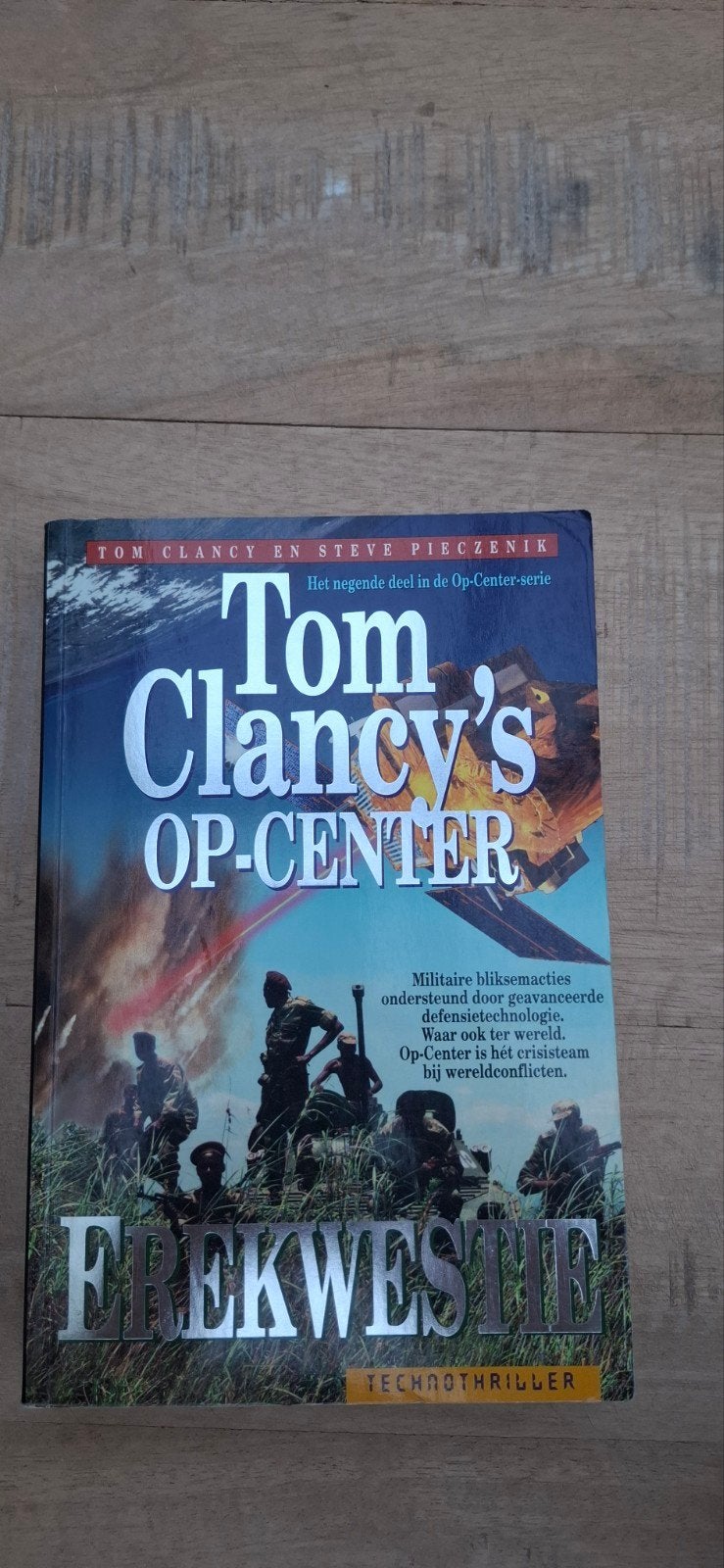 Tom Clancy's Op-Center: Erekweste - Technothriller, Boeken, Ophalen of Verzenden, Gelezen, Tom Clancy en Steve Pieczenik, Europa overig