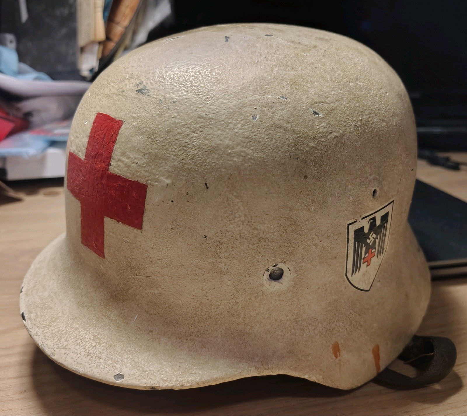 Duitse DRK Deutsches Rotes Kreuz Helm WWII Rode Kruis, Ophalen of Verzenden, Duitsland, Helm of Baret