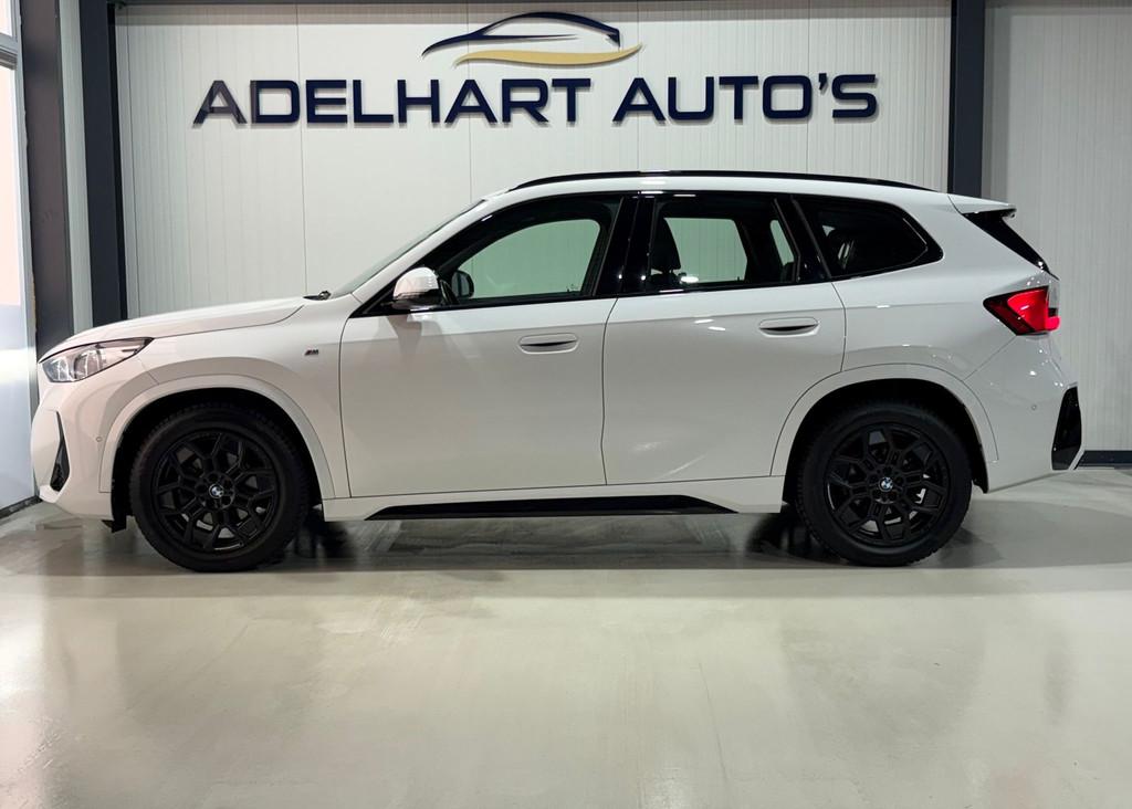 BMW X1 SDrive18i M Sport / Navigatie Full map / Camera / Led, 136 pk, Gebruikt, Zwart, Wit