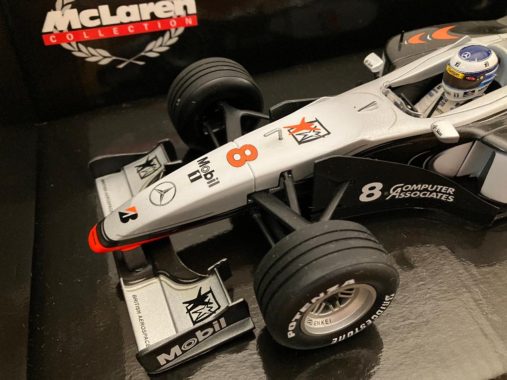 ✅ Mika Häkkinen 1:18 McLaren Mercedes MP4/13 World Champion, Verzamelen, Automerken, Motoren en Formule 1, Ophalen of Verzenden
