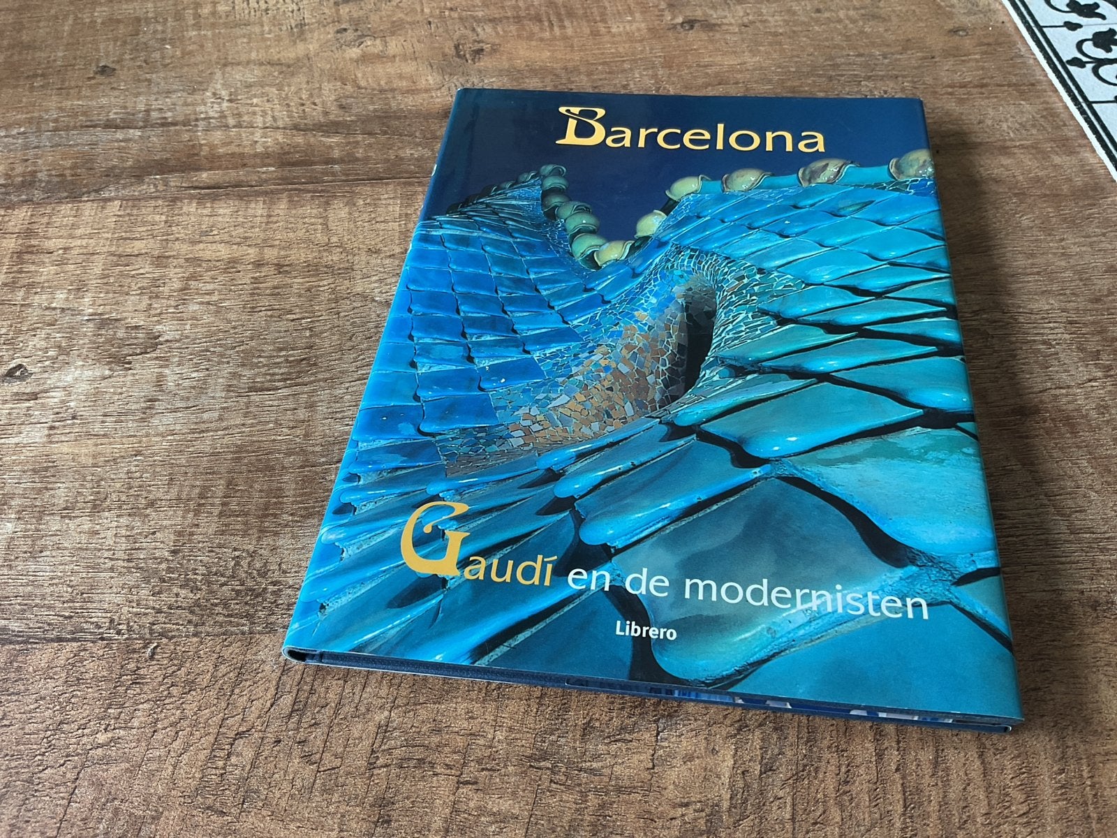 Barcelona: Gaudí en de modernisten - Architectuur boek, Ophalen of Verzenden, Zo goed als nieuw, Architectuur algemeen