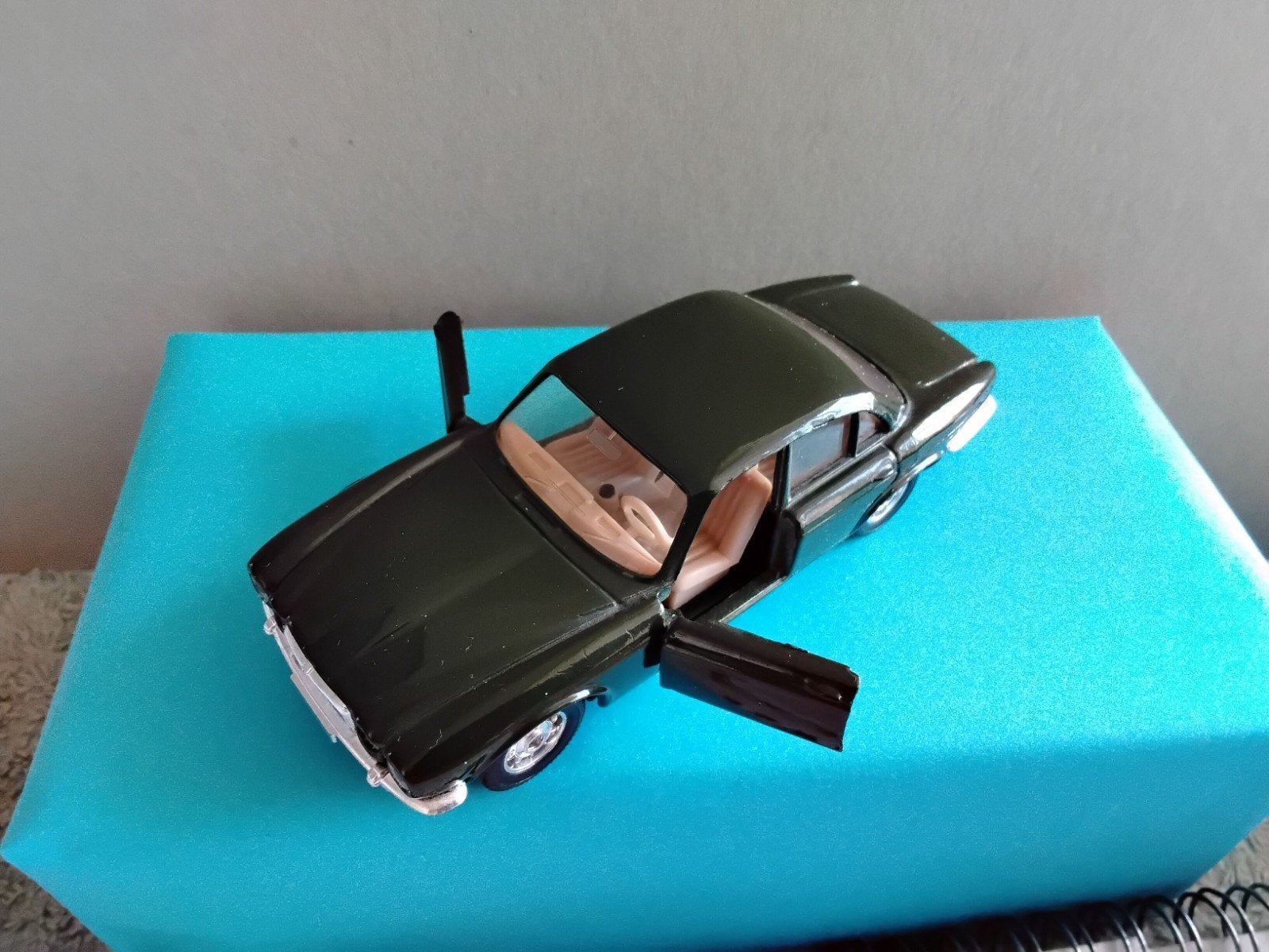 SOLIDO       JAGUAR  XJ  12   KLEUR  GROEN, Verzenden, Auto, Solido