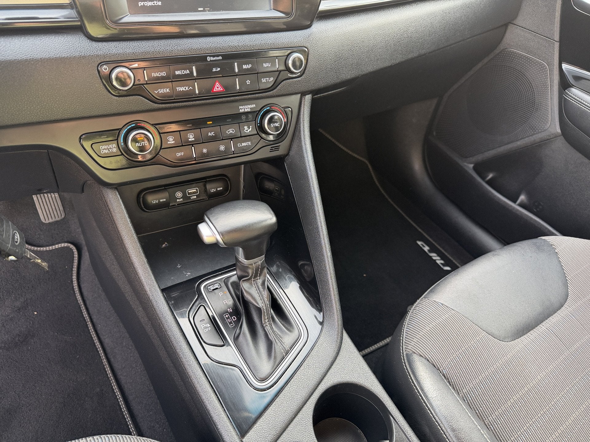 Foto 14 van Kia Niro 1.6 GDi Hybrid DynamicLine Carplay/Clima/Cruise