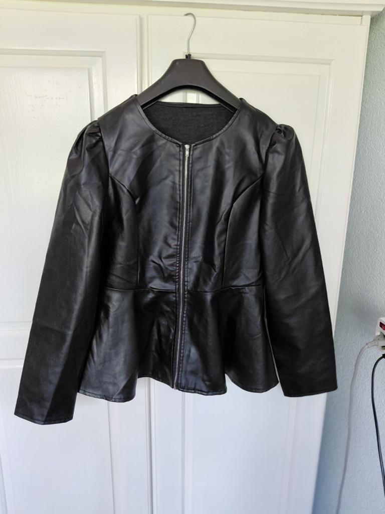 Zwart leren jasje met peplum en rits, Maat 38/40 (M), Zwart, Ophalen of Verzenden, Onbekend