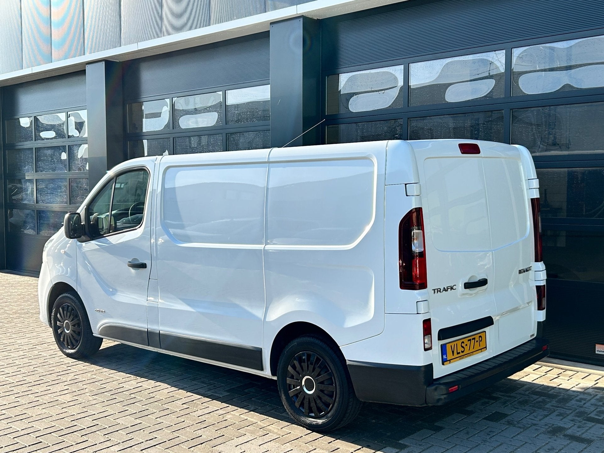 Renault Trafic 1.6 dCi T29 L1H1 Koelwagen - Frigo - Kühlwag, Auto's, Bestelauto's, Voorwielaandrijving, Euro 5, Gebruikt, Zwart