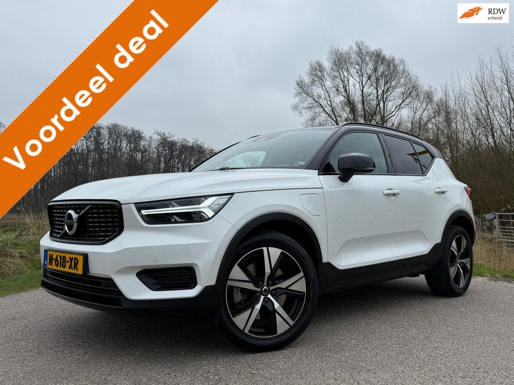 Volvo XC40 1.5 T4 Recharge R-Design Automaat / Panoramadak /, Auto's, Volvo, 129 pk, Wit, Plug-in hybride, Bedrijf