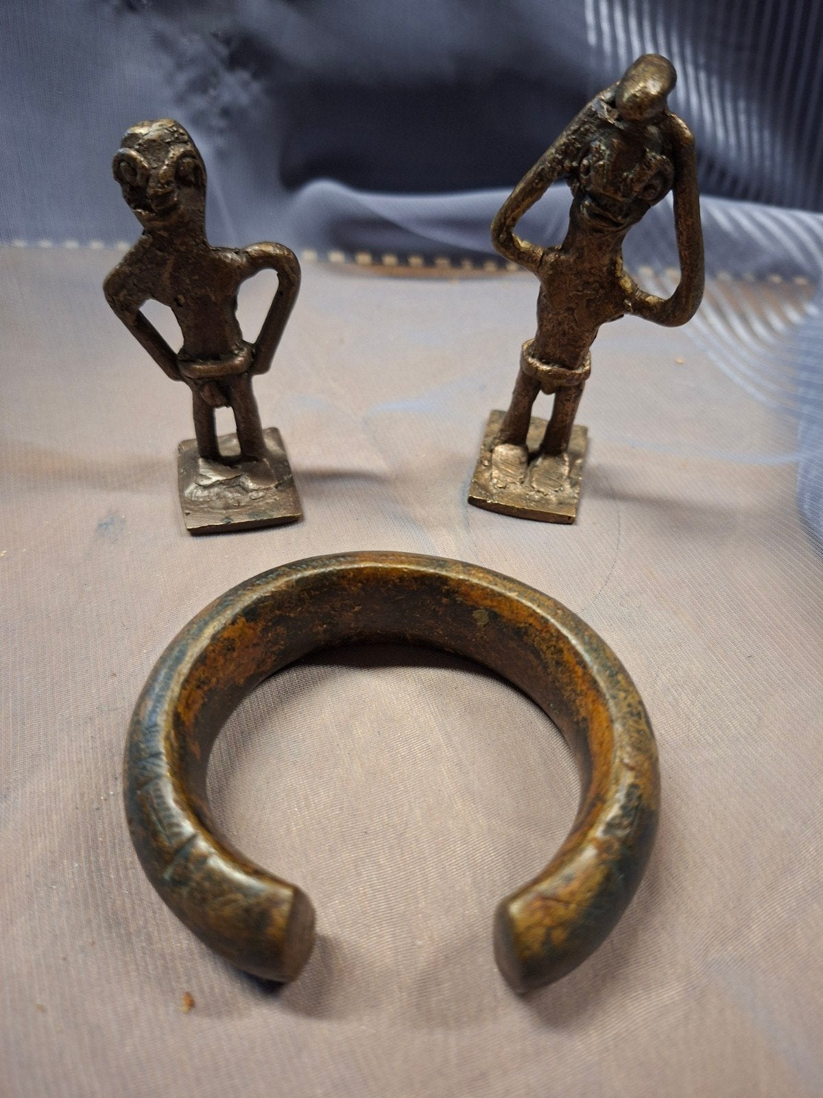 Lot West-Afrikaans brons: Manilla geld & 2 beeldjes, Ophalen of Verzenden