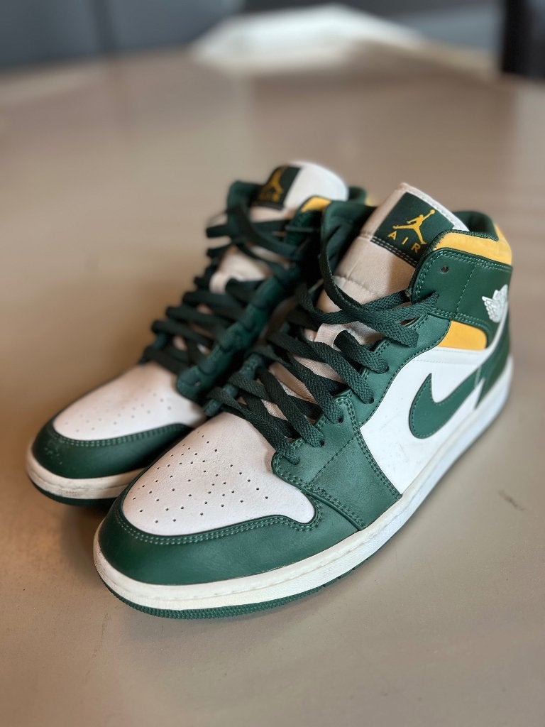 Nike Air Jordan 1 Mid Lucky Green | Maat 47 | Z.g.a.n., Kleding | Heren, Schoenen, Overige kleuren, Nike, Ophalen of Verzenden