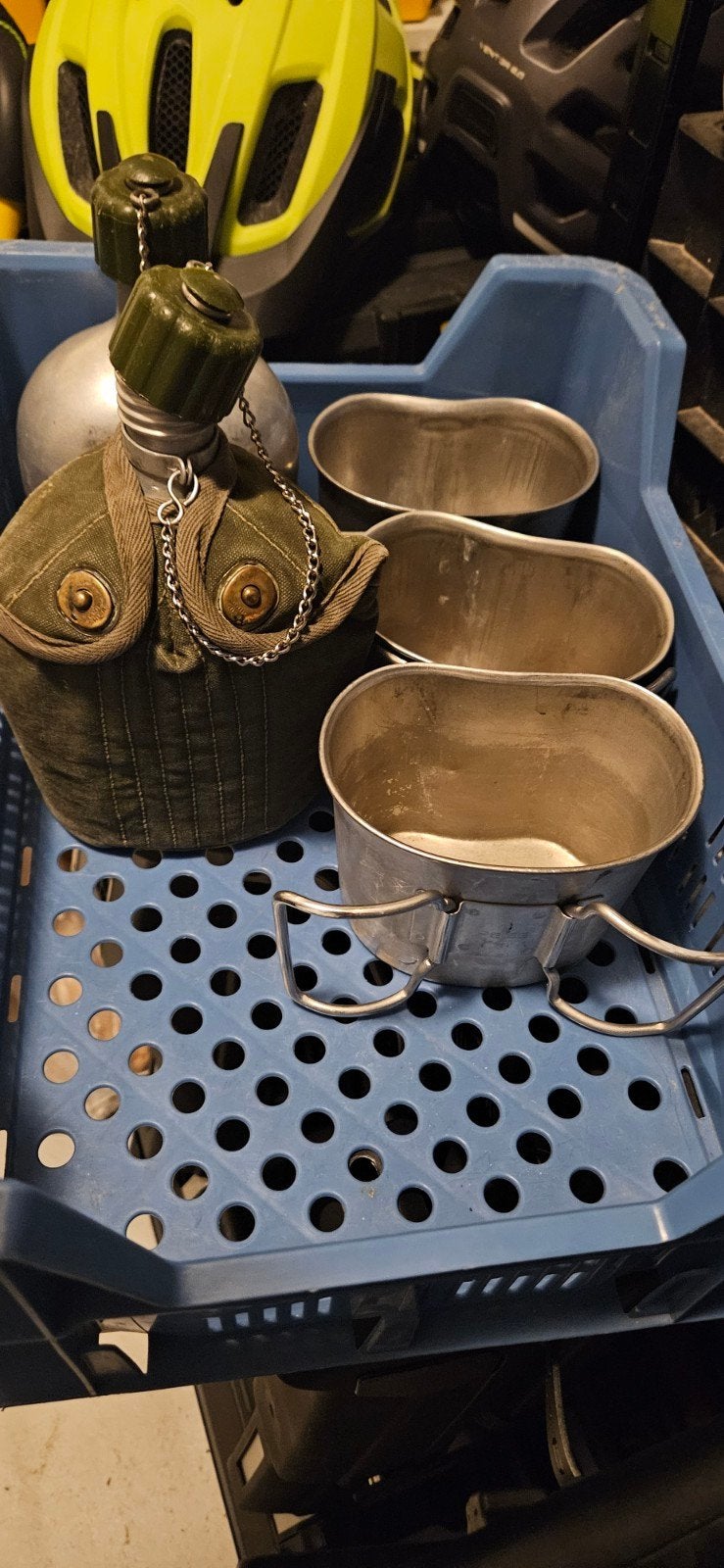 Militaire veldfles met hoes en aluminium eetgerei, Verzamelen, Ophalen of Verzenden