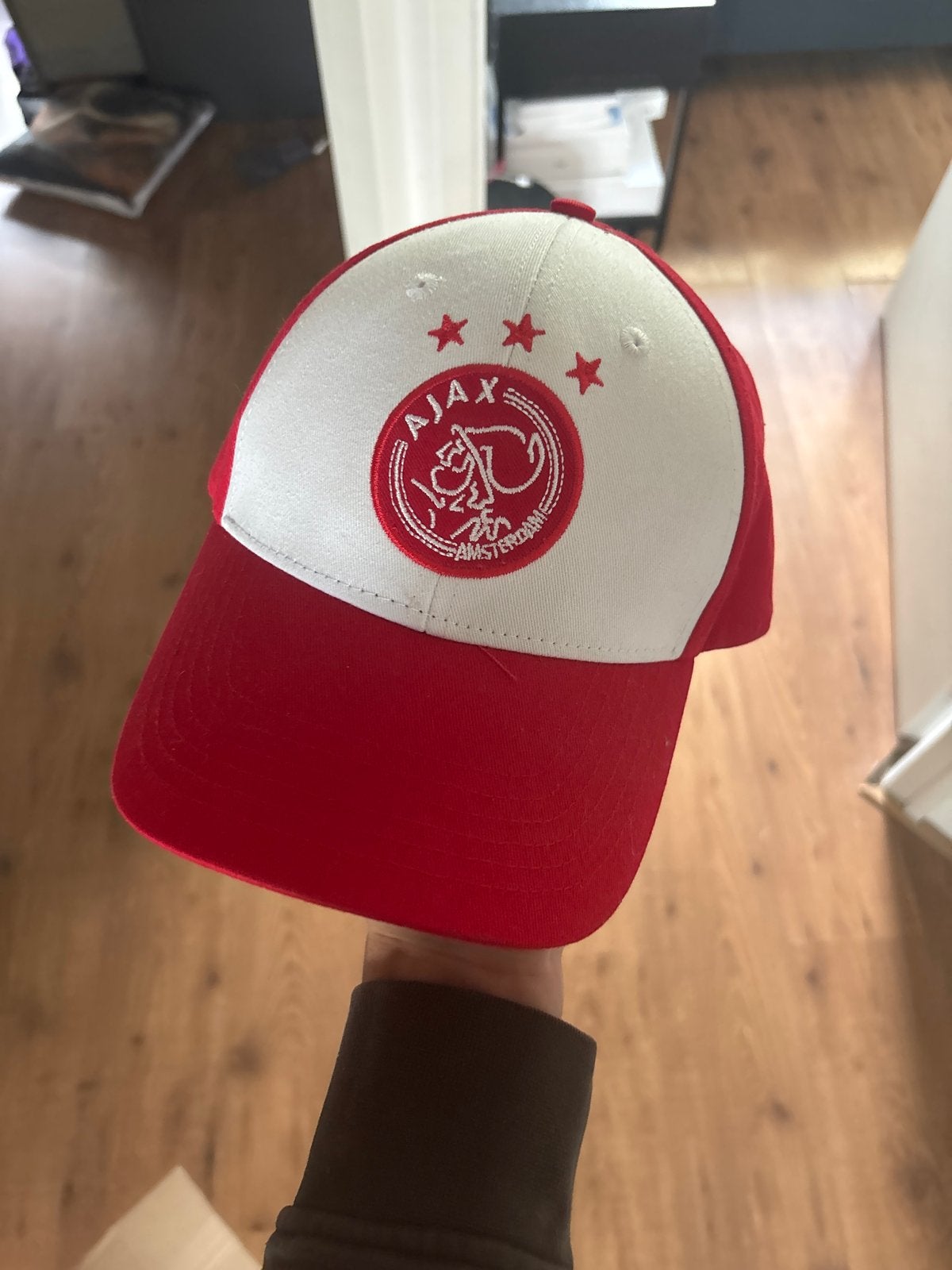 Ajax pet rood/wit - Zo goed als nieuw, Ophalen of Verzenden, Zo goed als nieuw, One size fits all, Pet