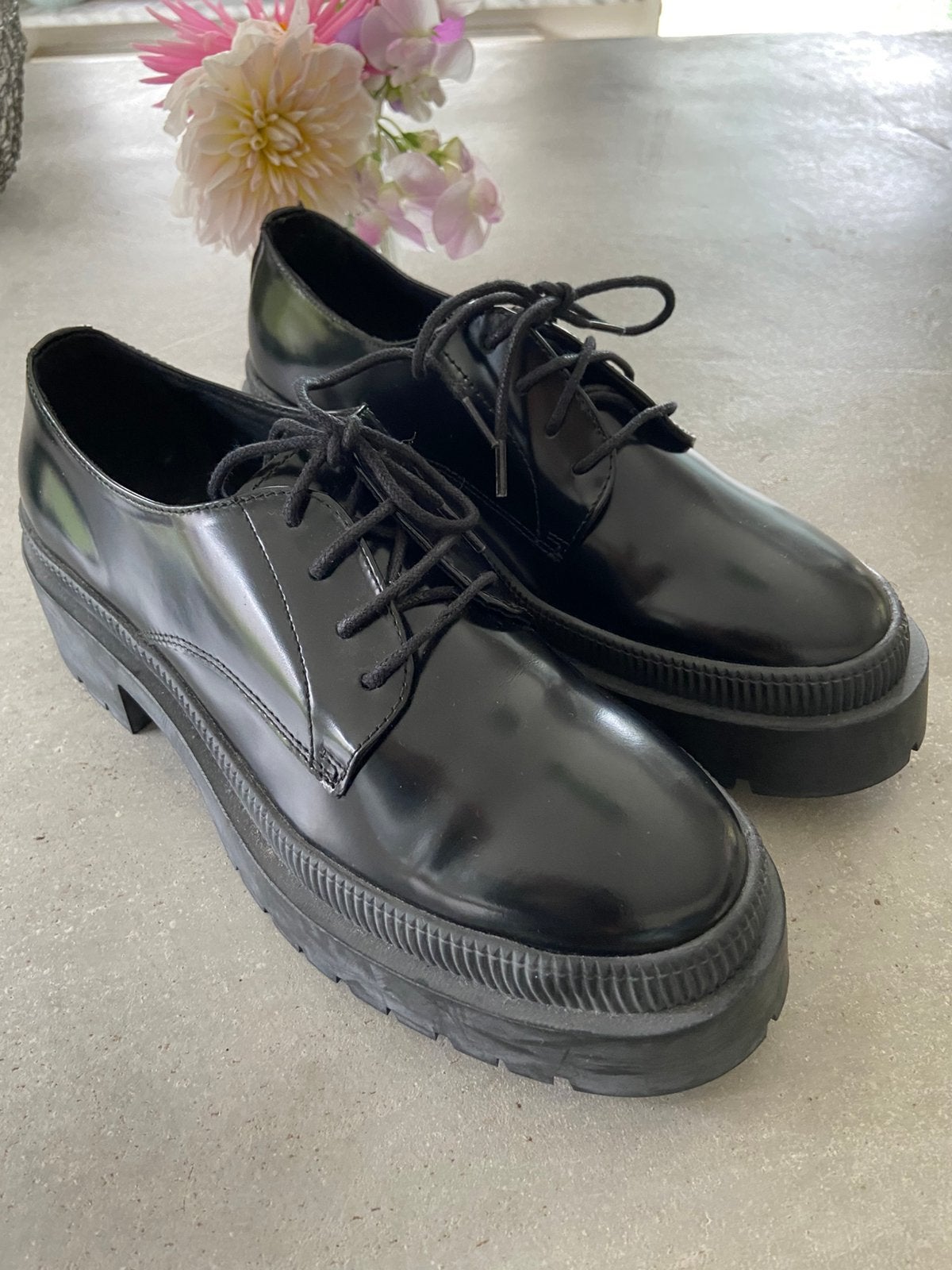 Nieuwe Sacha Iconic laklederen chunky schoenen 39 zwart, Schoenen met lage hakken, Zwart, Ophalen of Verzenden, Zo goed als nieuw