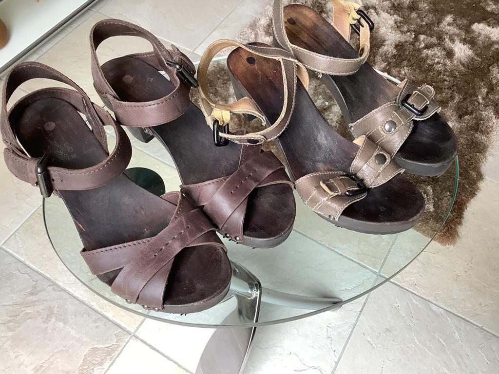 2 paar clogs maat 38 houten leren sandalen, Ophalen, Zo goed als nieuw, Sneakers of Gympen