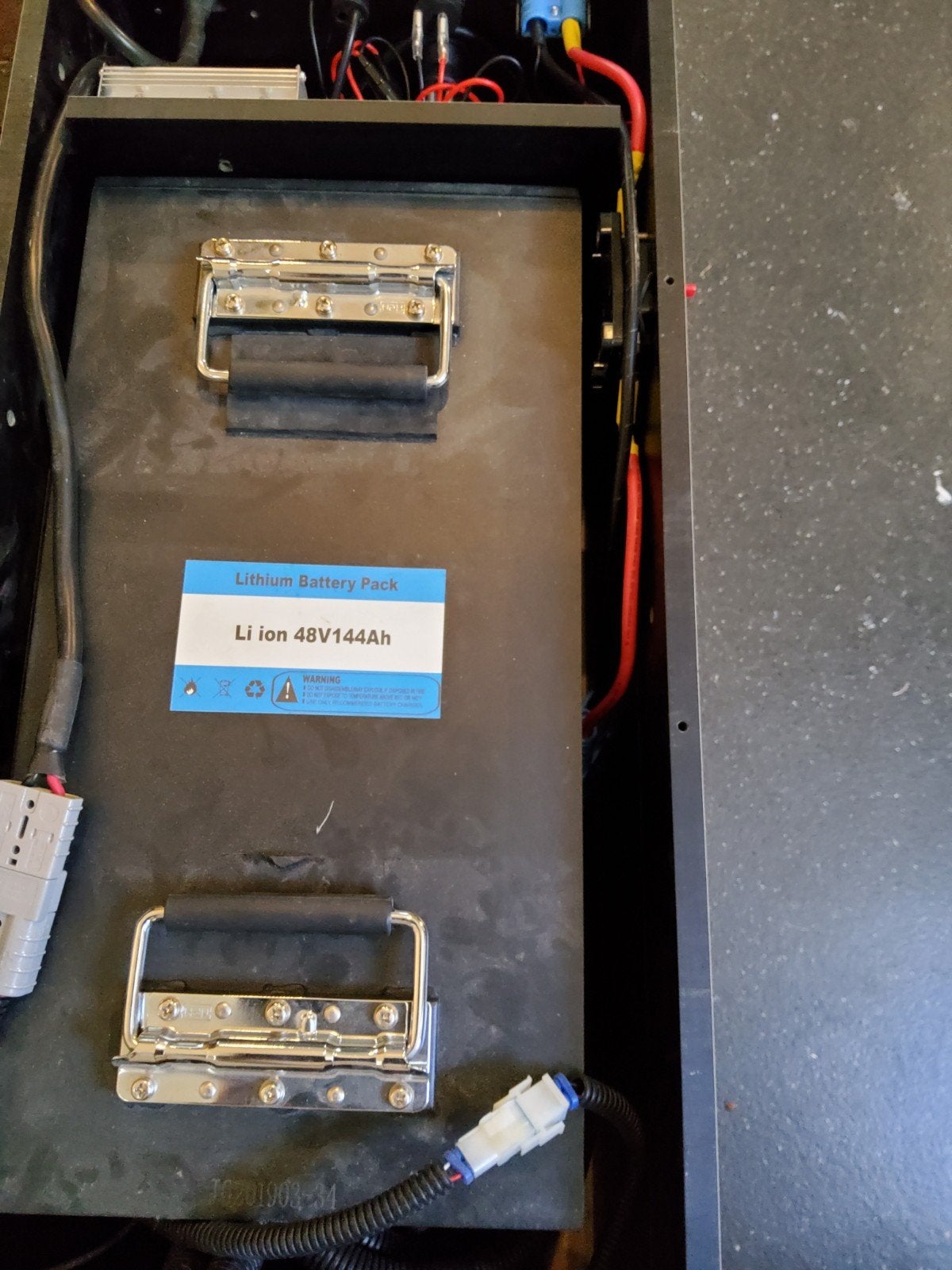Te koop aangeboden 48 volt  144ah lithium accu met oplader, Audio, Tv en Foto, Accu's en Batterijen, Ophalen