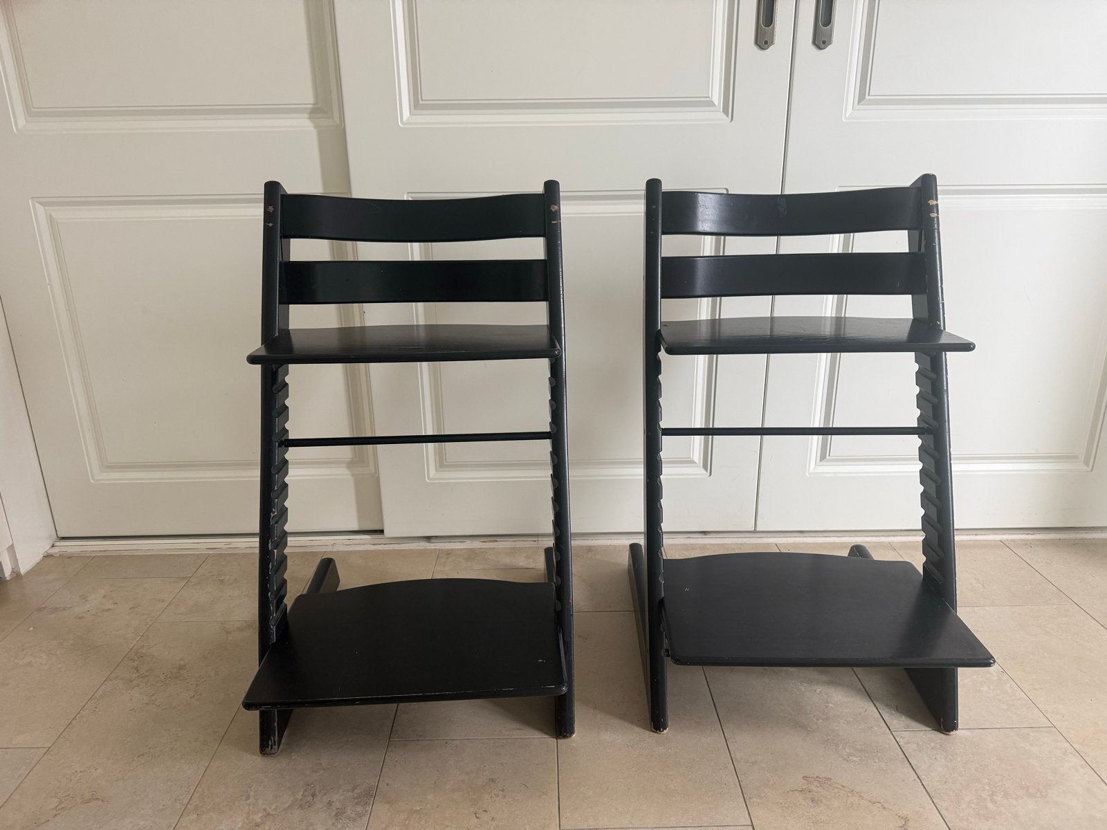 2x Stokke Tripp Trapp meegroeistoelen, zwart, Ophalen, Gebruikt, Meegroeistoel, Aanschuifbaar