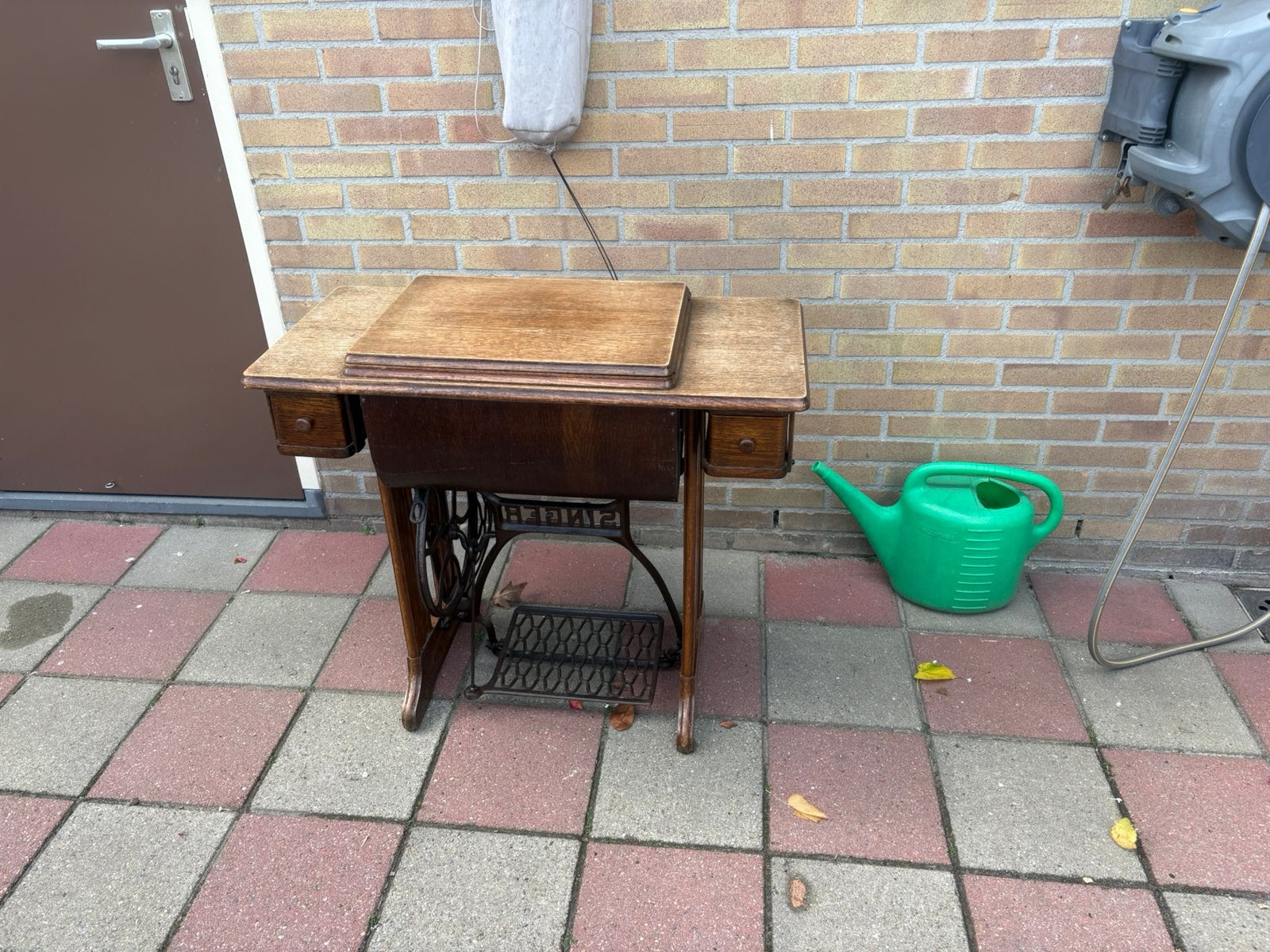 Oude Singer trap en hand naaimachine, Ophalen