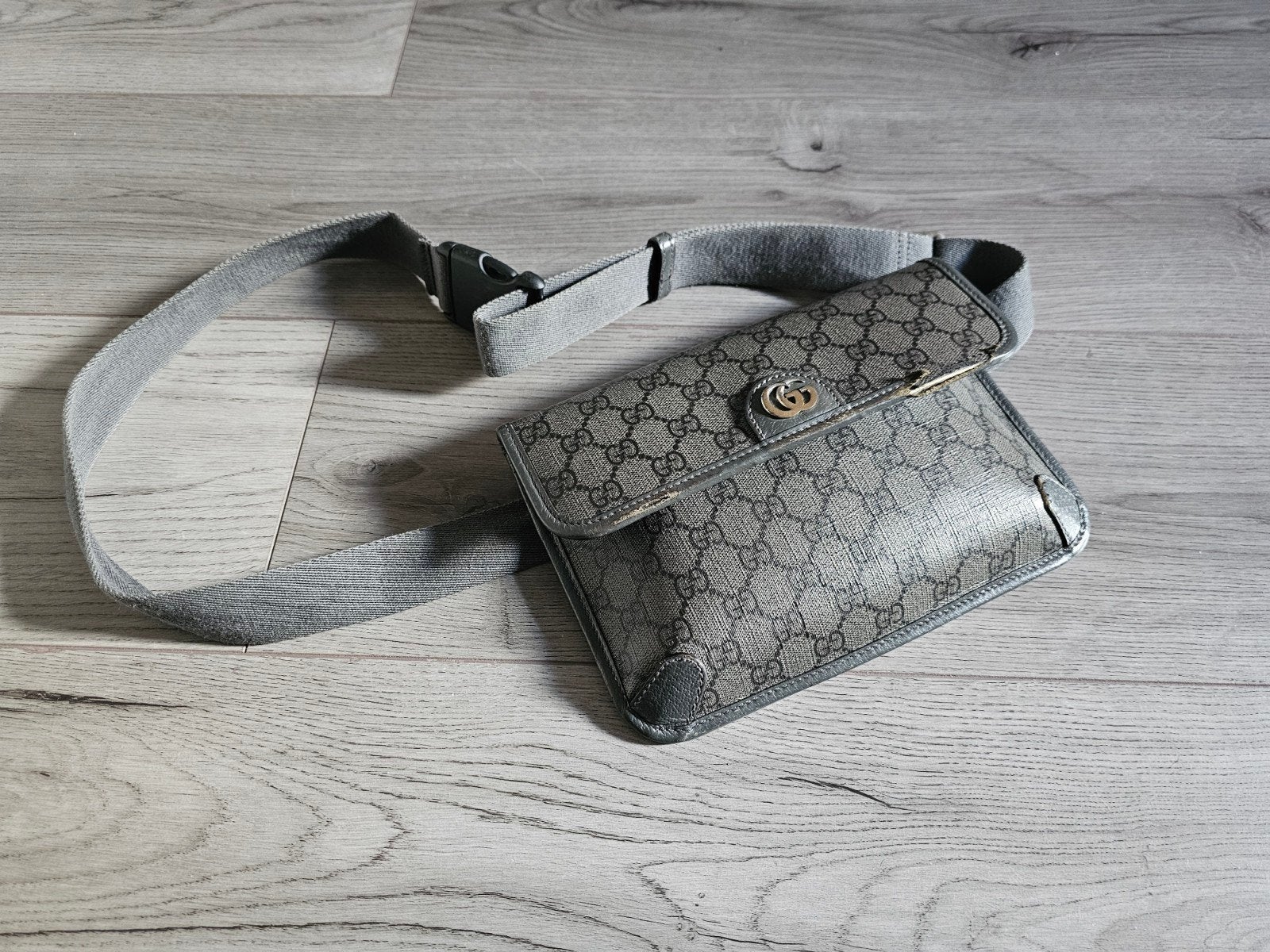 Gucci heuptas/schoudertas - Grijs GG Supreme canvas, Ophalen of Verzenden, Gebruikt, Grijs, Schoudertasje