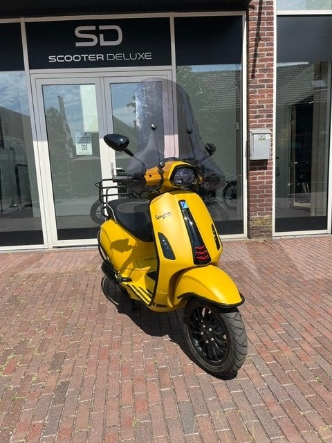 Vespa Sprint full option geel 2016 5642 km 25 km, Ophalen of Verzenden, Nieuw, Overige typen, Vespa