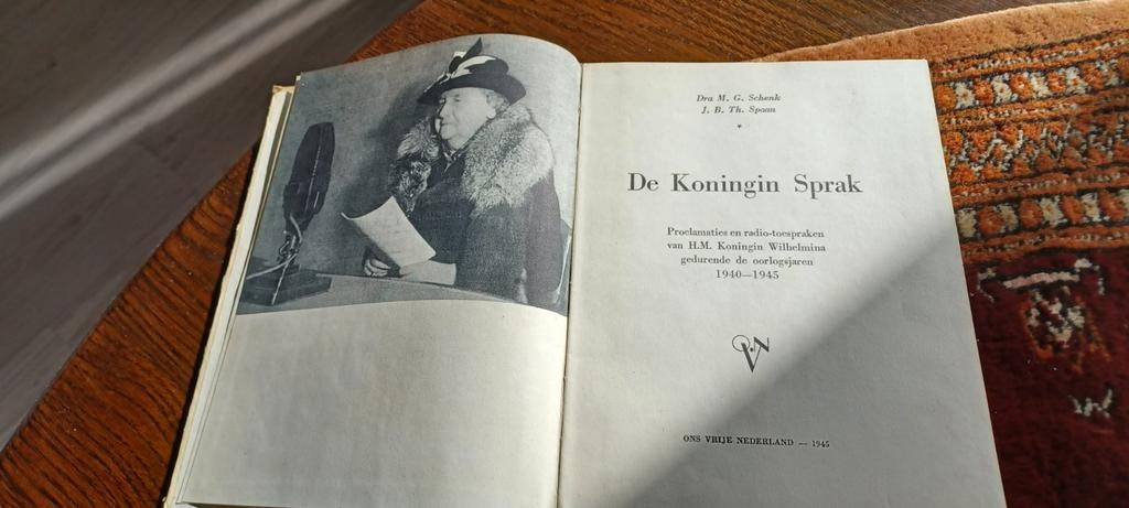 De Koningin Sprak - Wilhelmina's Radio Toespraken 1940-1945, Boeken, Ophalen of Verzenden