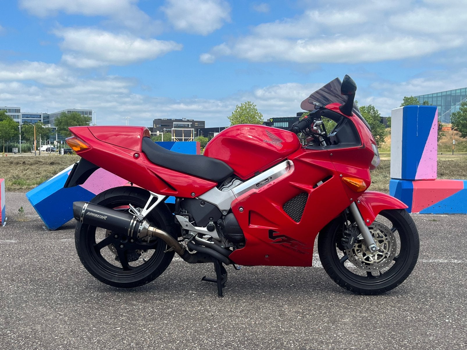 Honda VFR800 FI 1999 RC46 Rood – gear-driven cams V4, 4 cilinders, Motorrijbewijs A, Particulier, Meer dan 35 kW