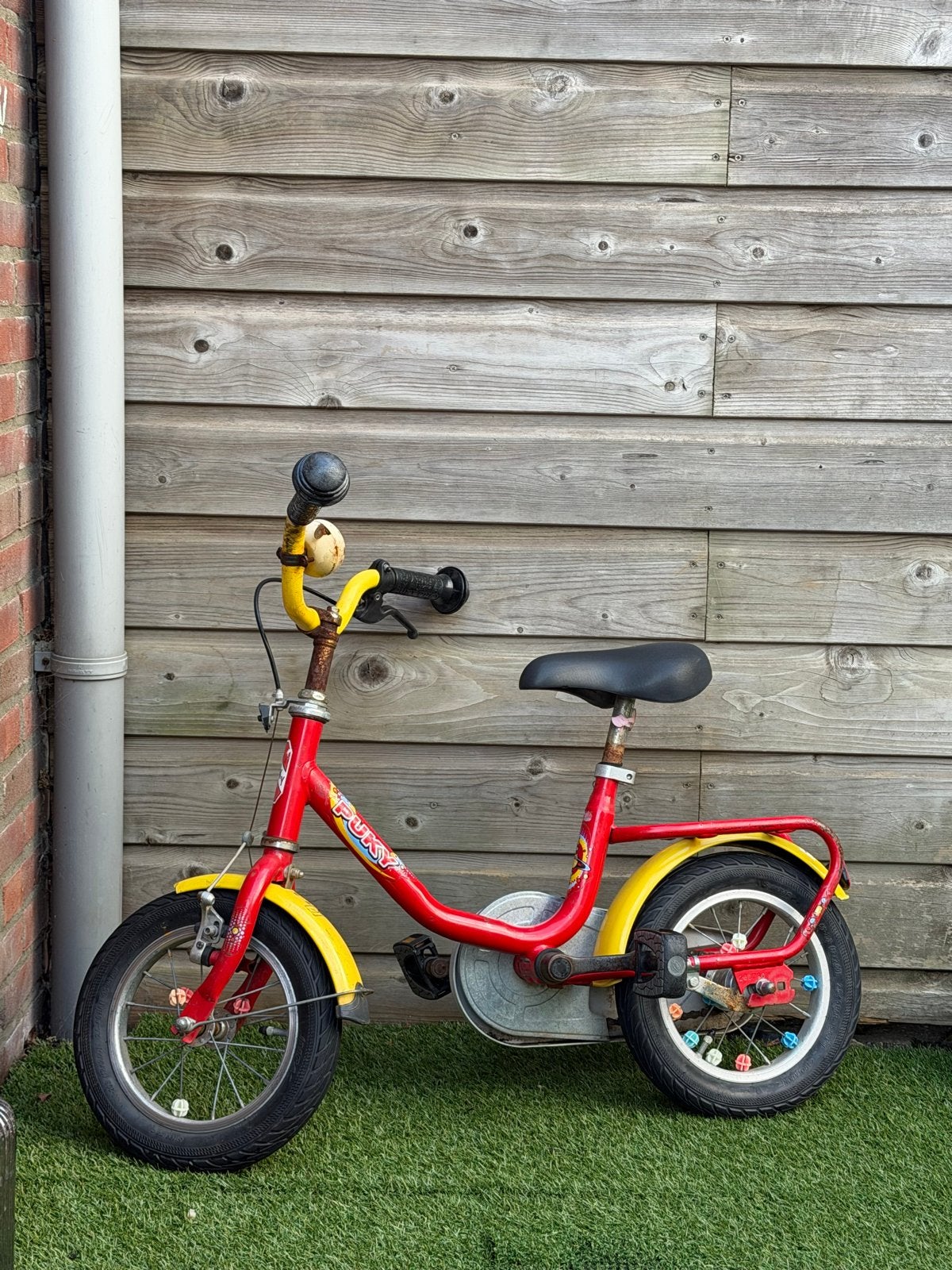 Puky kinderfiets rood/geel - 12 inch, Ophalen, Gebruikt, Terugtraprem, Minder dan 16 inch