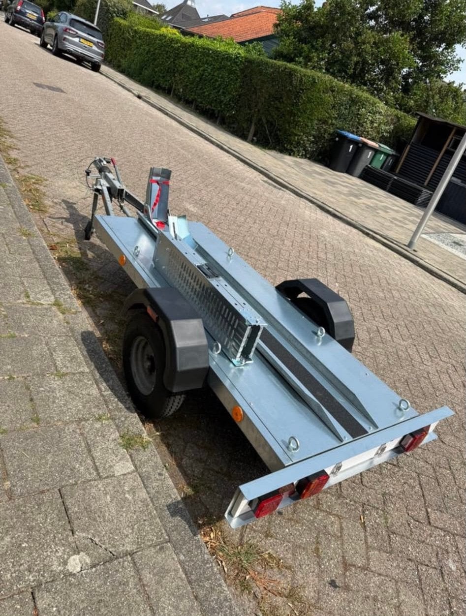 Motor aanhanger geremd + oprijplaat, Ophalen, Zo goed als nieuw