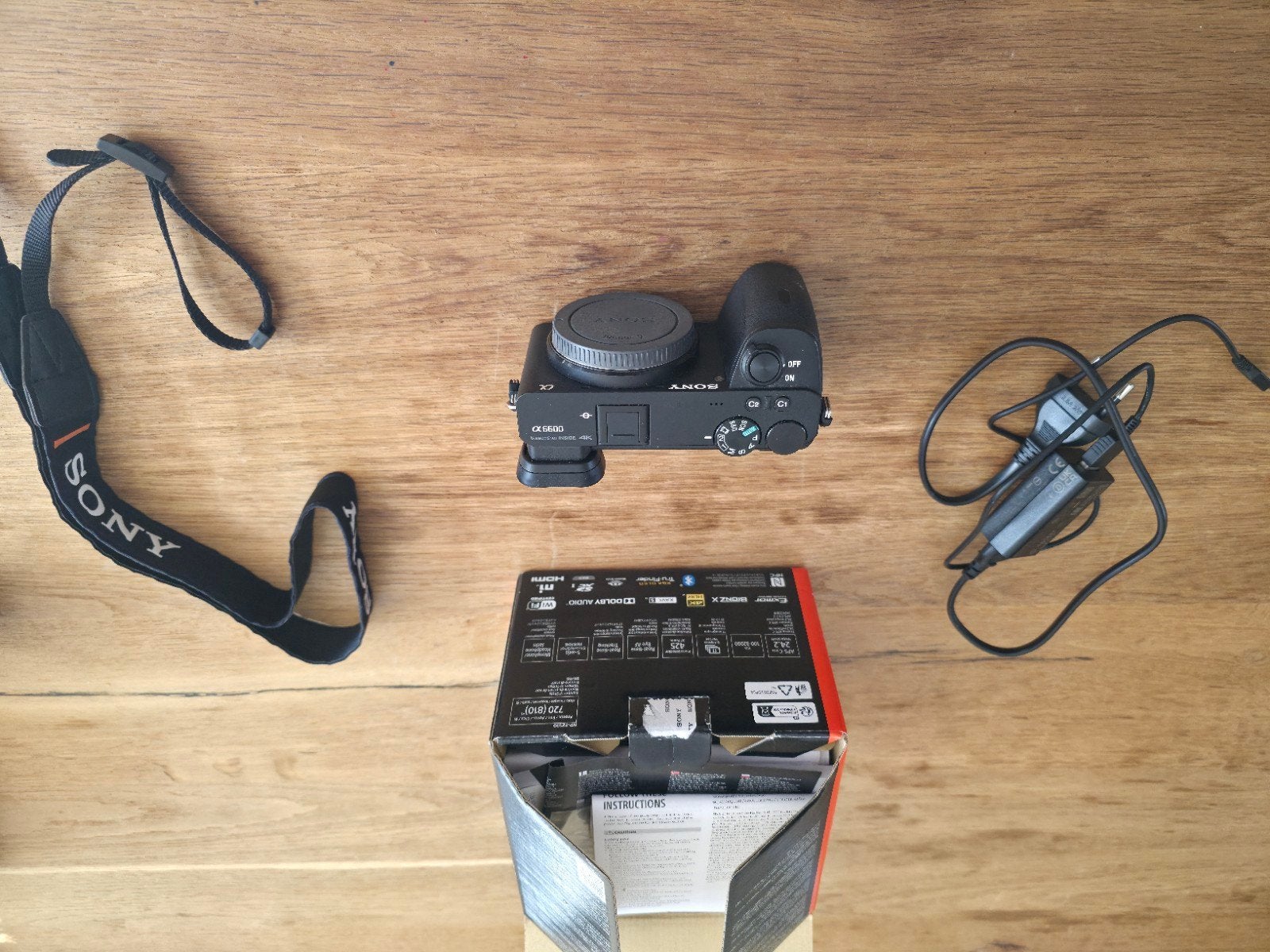 Sony A6600 met 3 lenzen en accessoires, Lensdop, Ophalen of Verzenden, Zo goed als nieuw, Sony