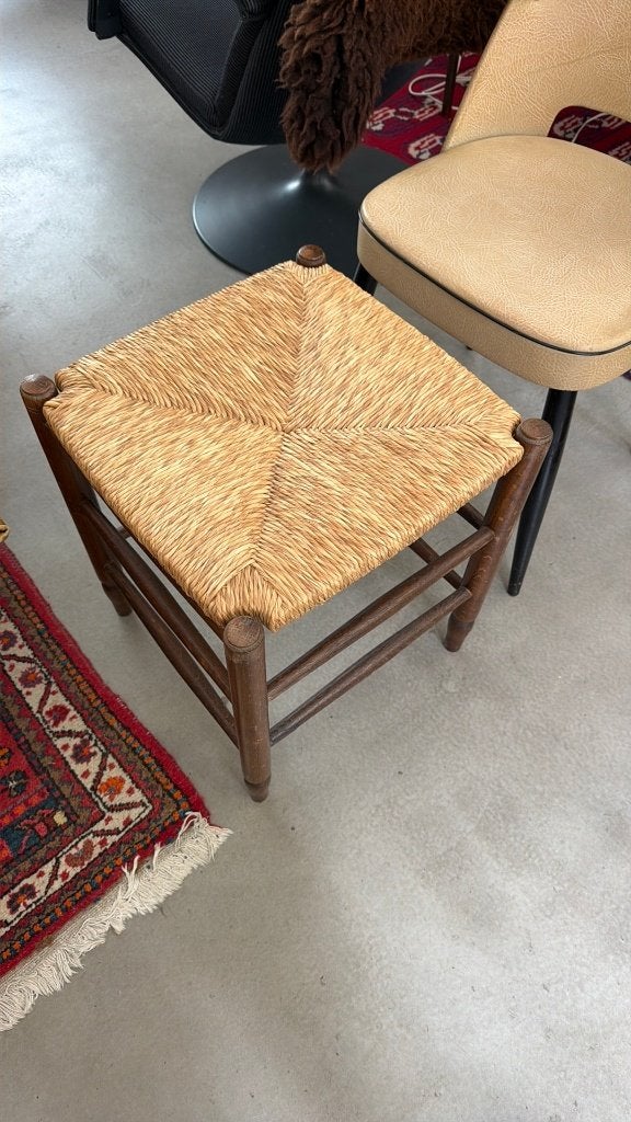 Vintagen houten kruk met biezen zitting, Franse kruk, -, -, Ophalen of Verzenden, Zo goed als nieuw