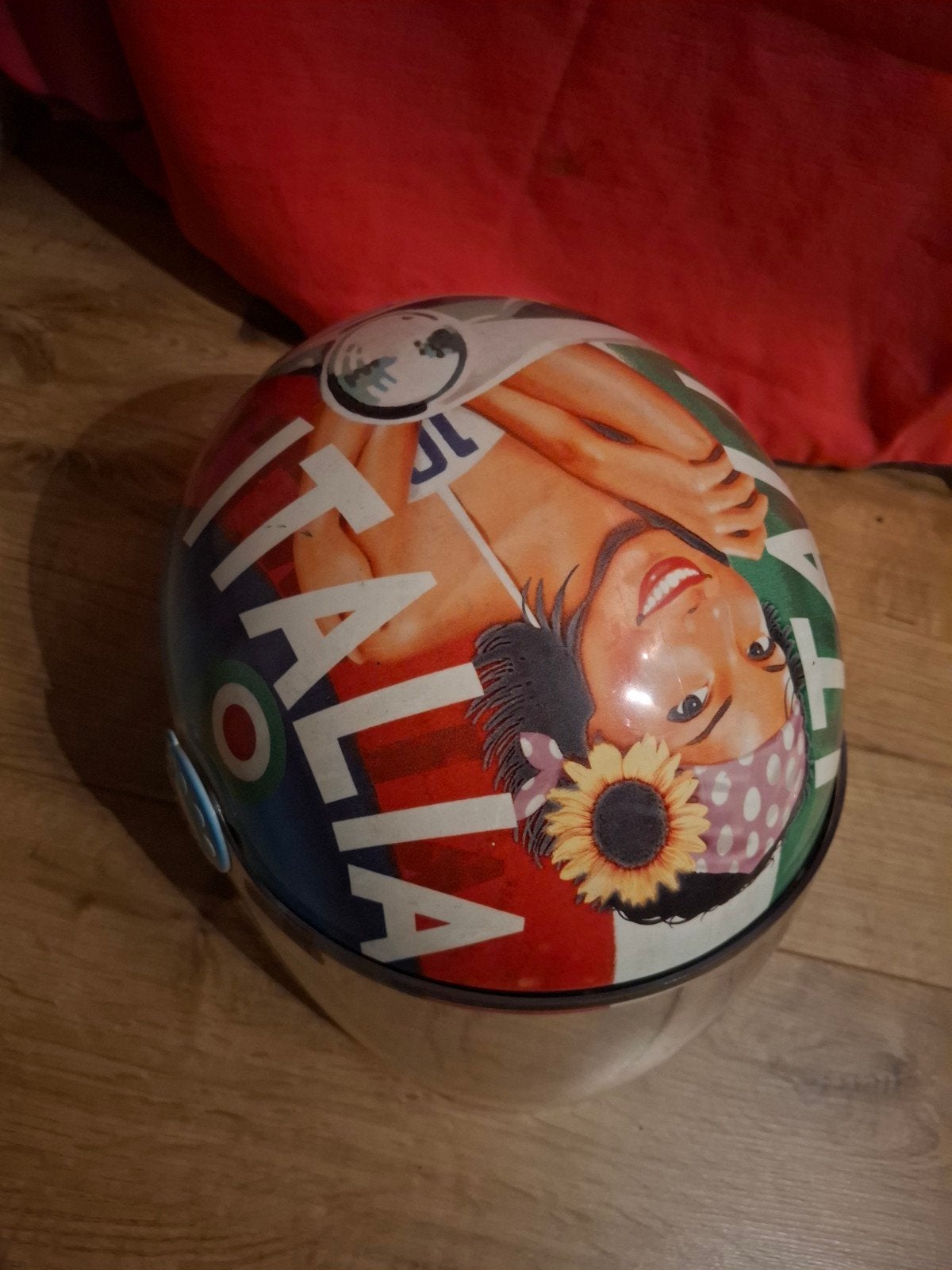 Scooterhelm met Italiaans design, Fietsen en Brommers, Brommerhelmen, Ophalen, Gebruikt, Medium, Onbekend