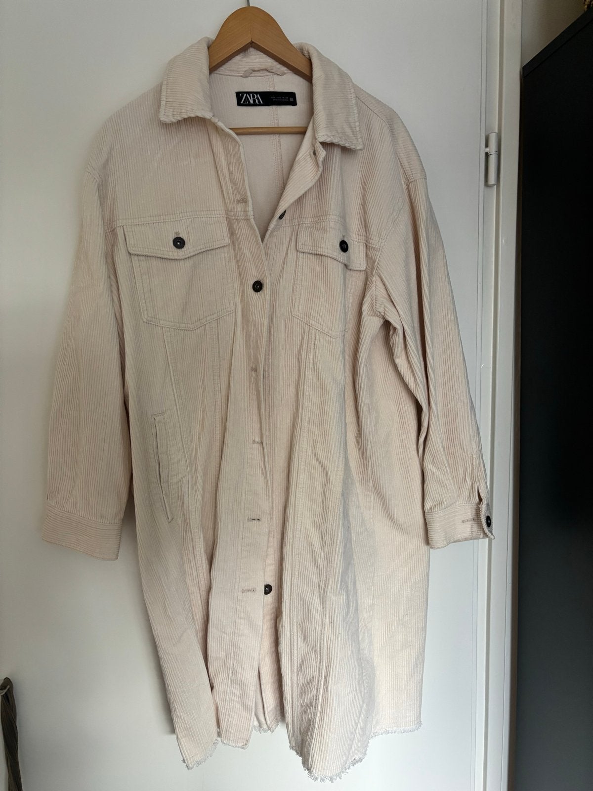 Zara corduroy overhemdjas beige maat L (lang), Ophalen of Verzenden, Zo goed als nieuw, Maat 42/44 (L), Beige