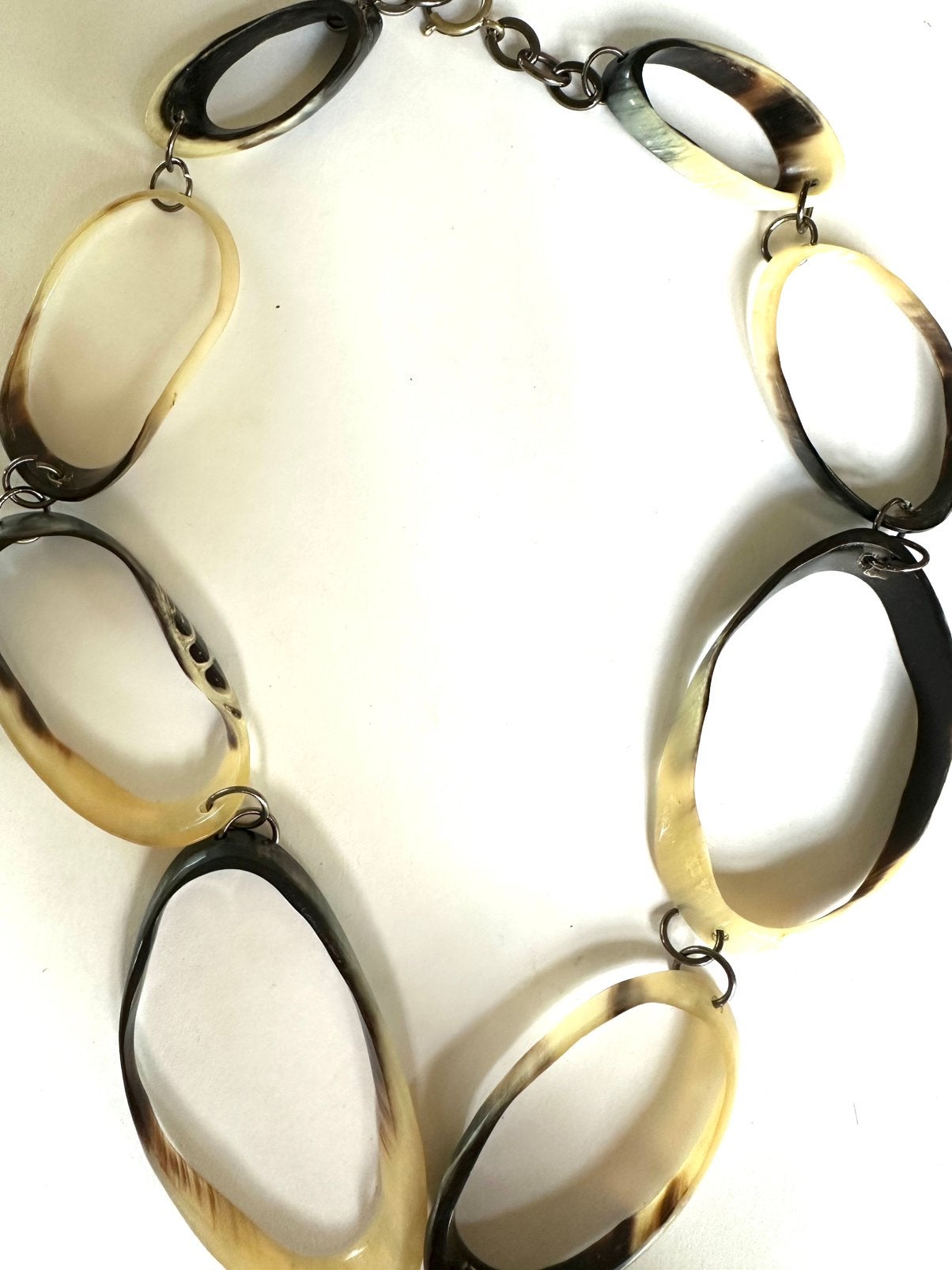 Vintage ketting van hoorn schakels, Verzenden, Gebruikt, Goud, Overige materialen