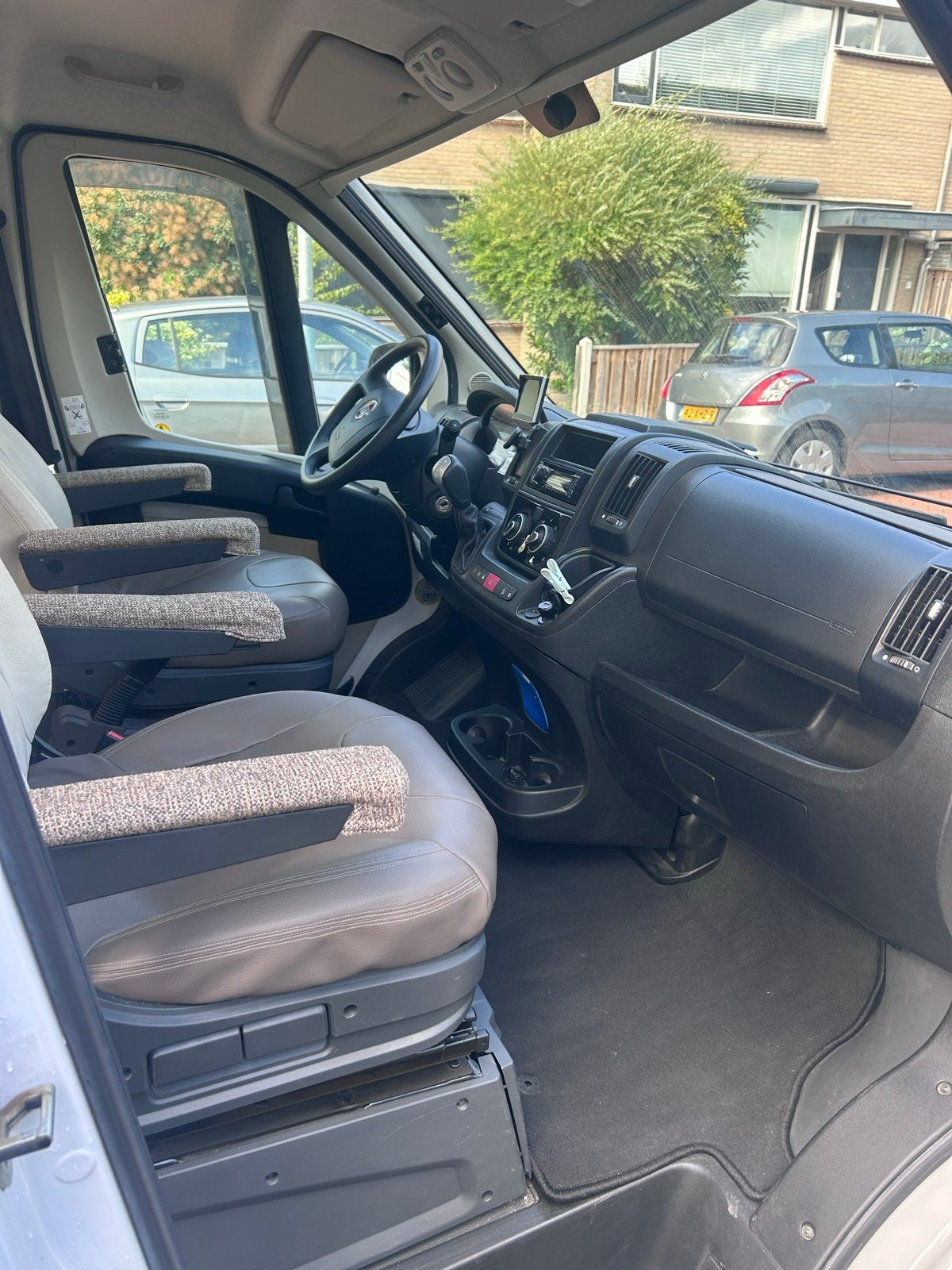 Foto 13 van Pilote V600G Buscamper - AUTOMAAT- Compact en Compleet