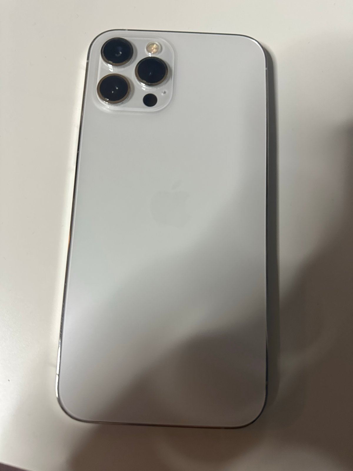 Foto 3 van iPhone 12 Pro Max 128GB Zilver/goud - Zo goed als nieuw