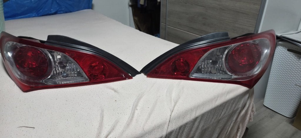 Hyundai Genesis coupe achter lichten, Auto diversen, Ophalen