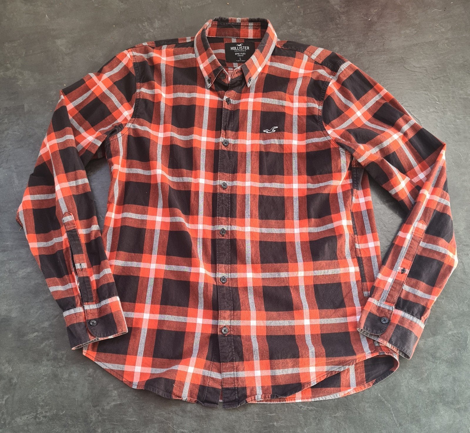 Hollister Epic Flex Stretch - maat M/L - rood/zwart geblokt, Kleding | Heren, Zo goed als nieuw, Hollister, Rood, Halswijdte 39/40 (M)
