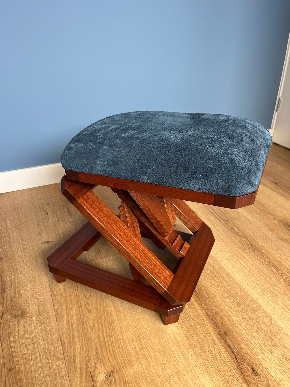 Handgemaakt Mahonie Voetenbankje - Verstelbaar & Comfortabel, Hout, Minder dan 50 cm, Minder dan 50 cm, Ophalen of Verzenden
