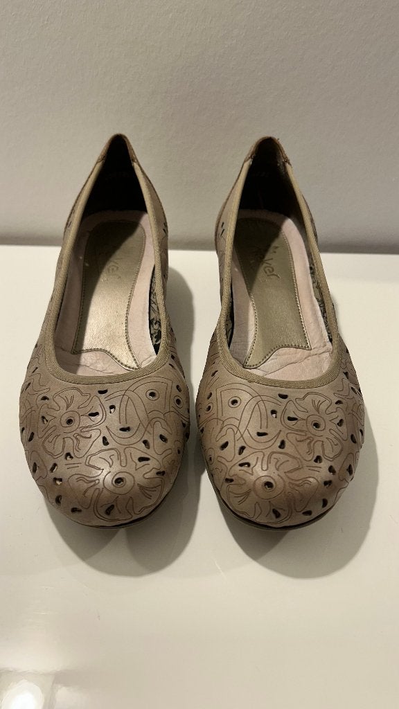 Rieker beige pumps (maat 40), Pumps, Beige, Ophalen of Verzenden, Zo goed als nieuw