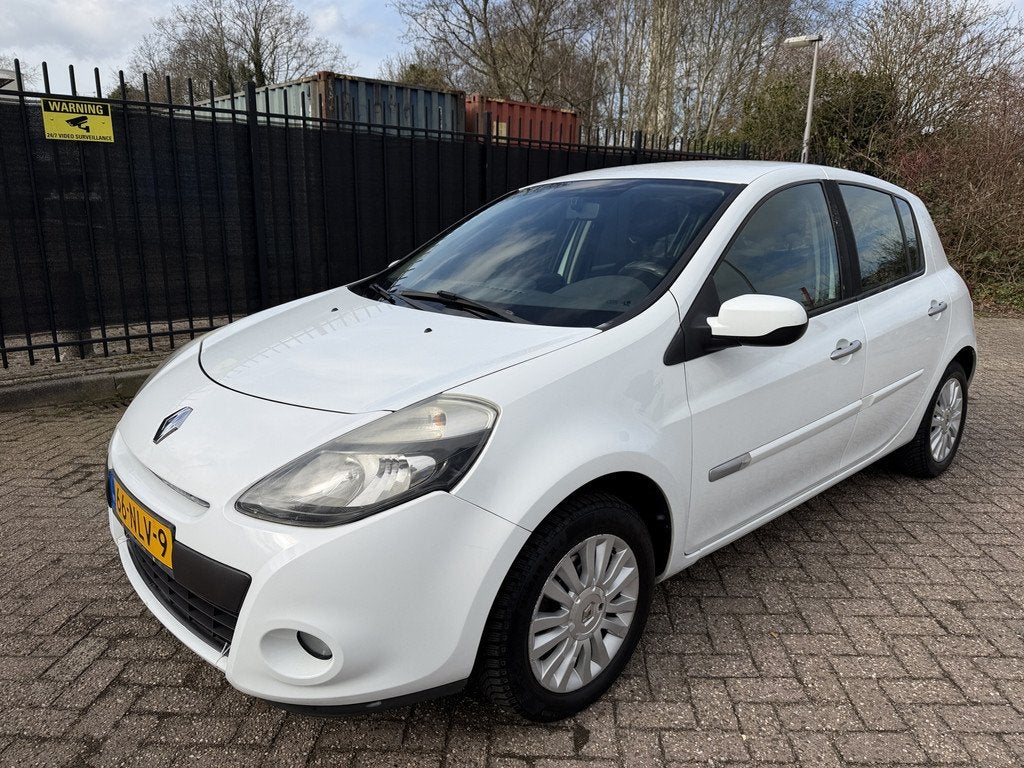 Renault Clio 1.2 Collection 5 Drs Airco/Cruise/LMV, Gebruikt, Zwart, 4 cilinders, Origineel Nederlands