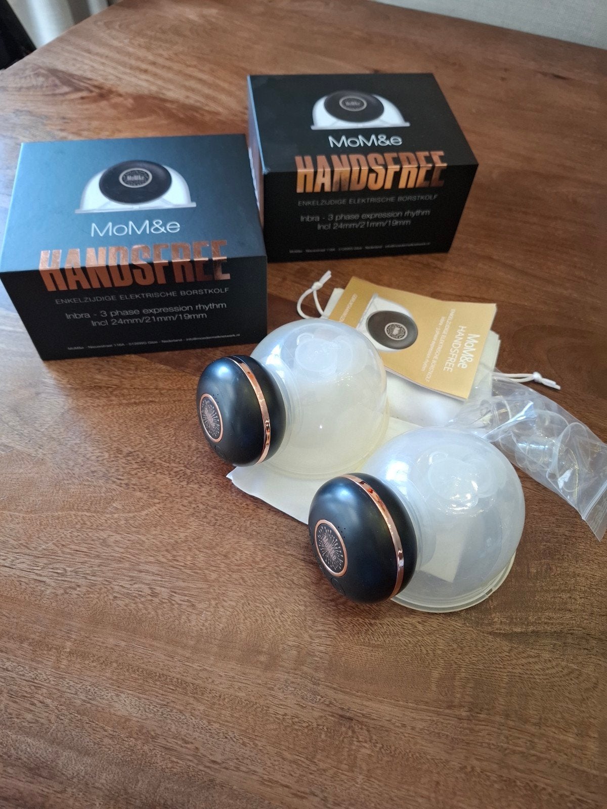 MoM&e Handsfree dubbele elektrische borstkolf, Ophalen of Verzenden, Zo goed als nieuw, Borstkolf