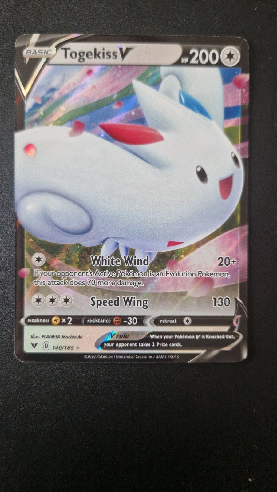 Togekiss V 140/185 Vivid Voltage Pokemon, Ophalen of Verzenden, Zo goed als nieuw, Losse kaart